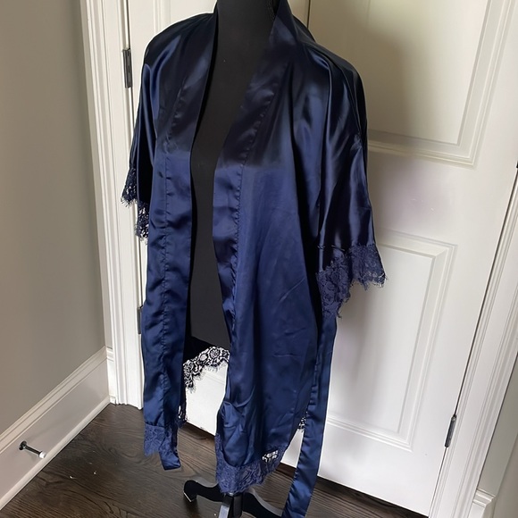 NWOT Navy Satin Lace Short Robe Attached Belt Size M Medium - Picture 4 of 4